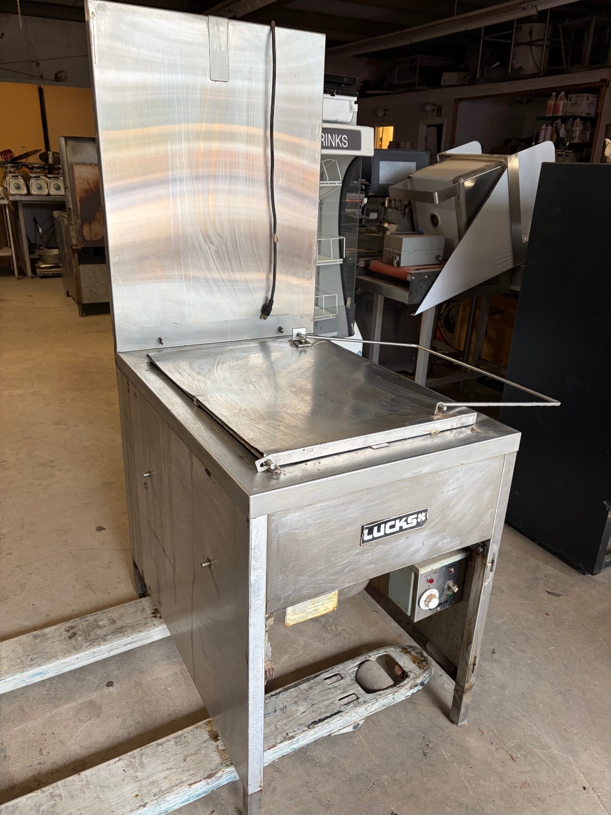 Lucks G1826 Commercial Natural Gas Donut Fryer Machine with Lid