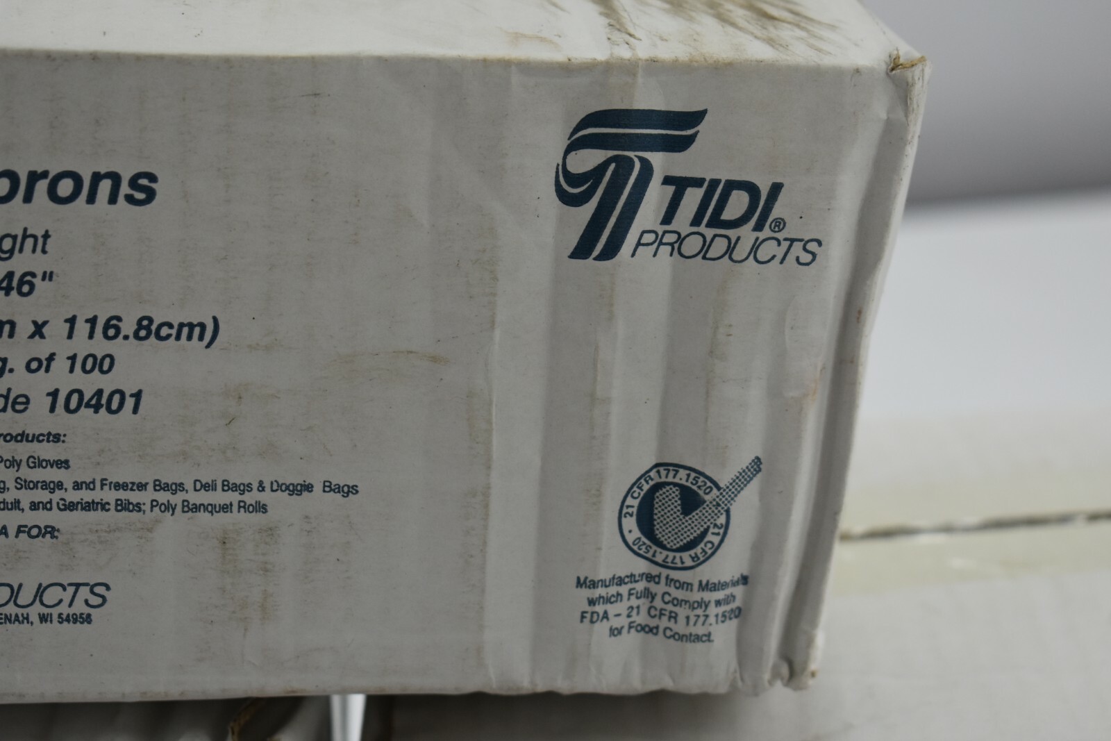 900 Count Tidi 10401 Poly Aprons 28″ x 46″ Regular Weight Polyethylene Cafeteria