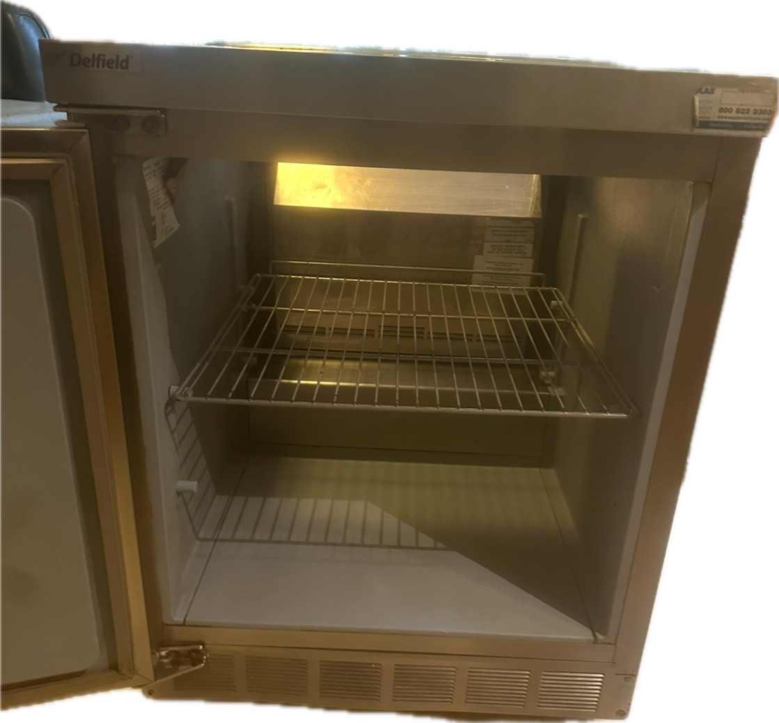 Delfield 27″/1 Door/Mega Top/Front Breathing Sandwich and Salad Prep. Refrig.