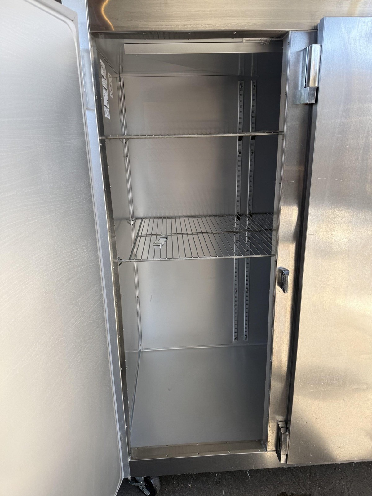2024 TRAULSEN G31313 76 3/8″ 3 SOLID DOOR REACH IN FREEZER
