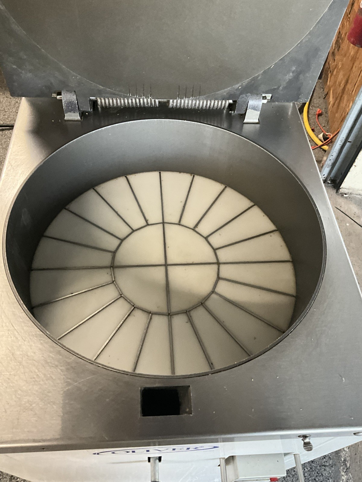Oliver 24 portion dough divider hydraulic model 619-24RA pocket divider A