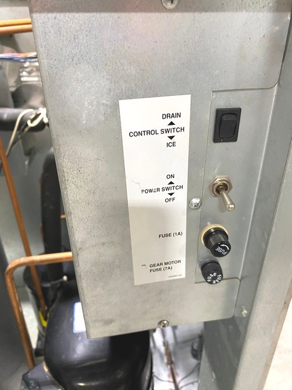 Ice Maker / Hoshizaki F-1501MRJZ-C Air-cooled Cubelet-style with 1353 Lb/Day
