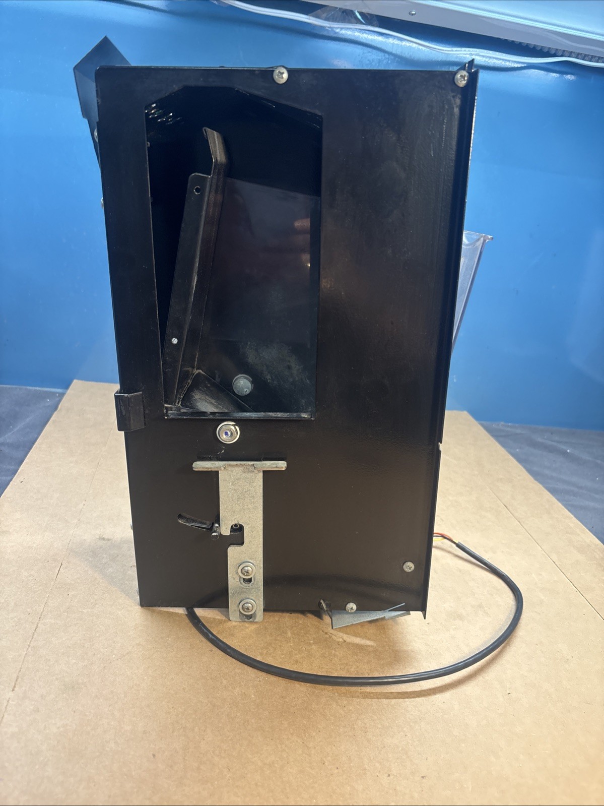 Royal RVV500 RVV400 Soda Vending Machine Delivery Bin Port Tested
