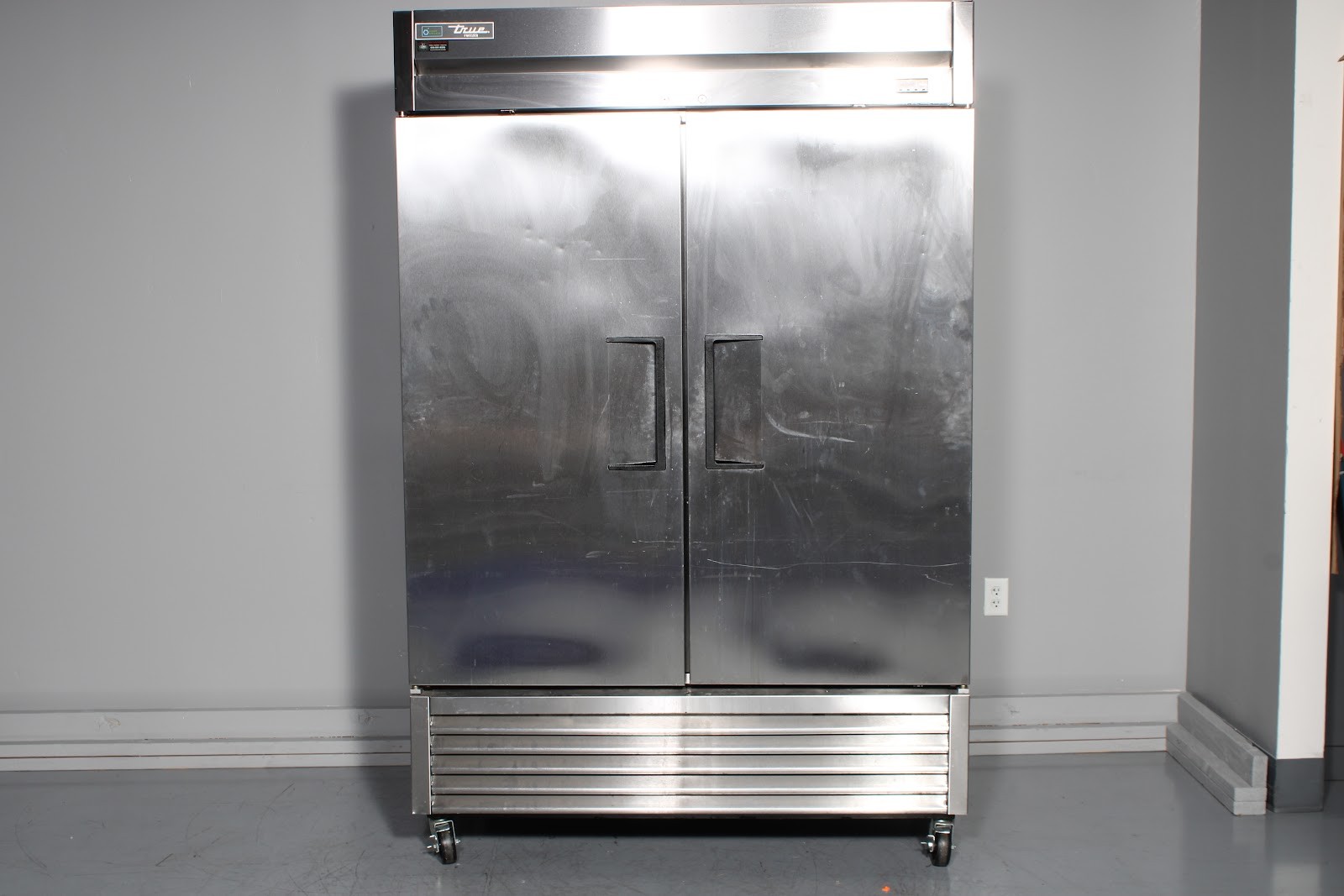 True T-49F-HC 54″ Two Section Solid Door Reach In Freezer With 2x Shelves