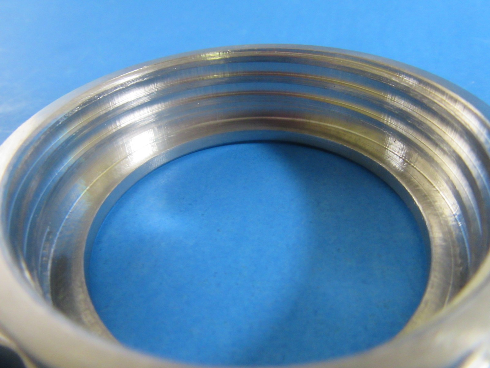 Closing ring for manual sausage stuffer. Fits many 3,5,7, 11, 15 lb . SEE DESC
