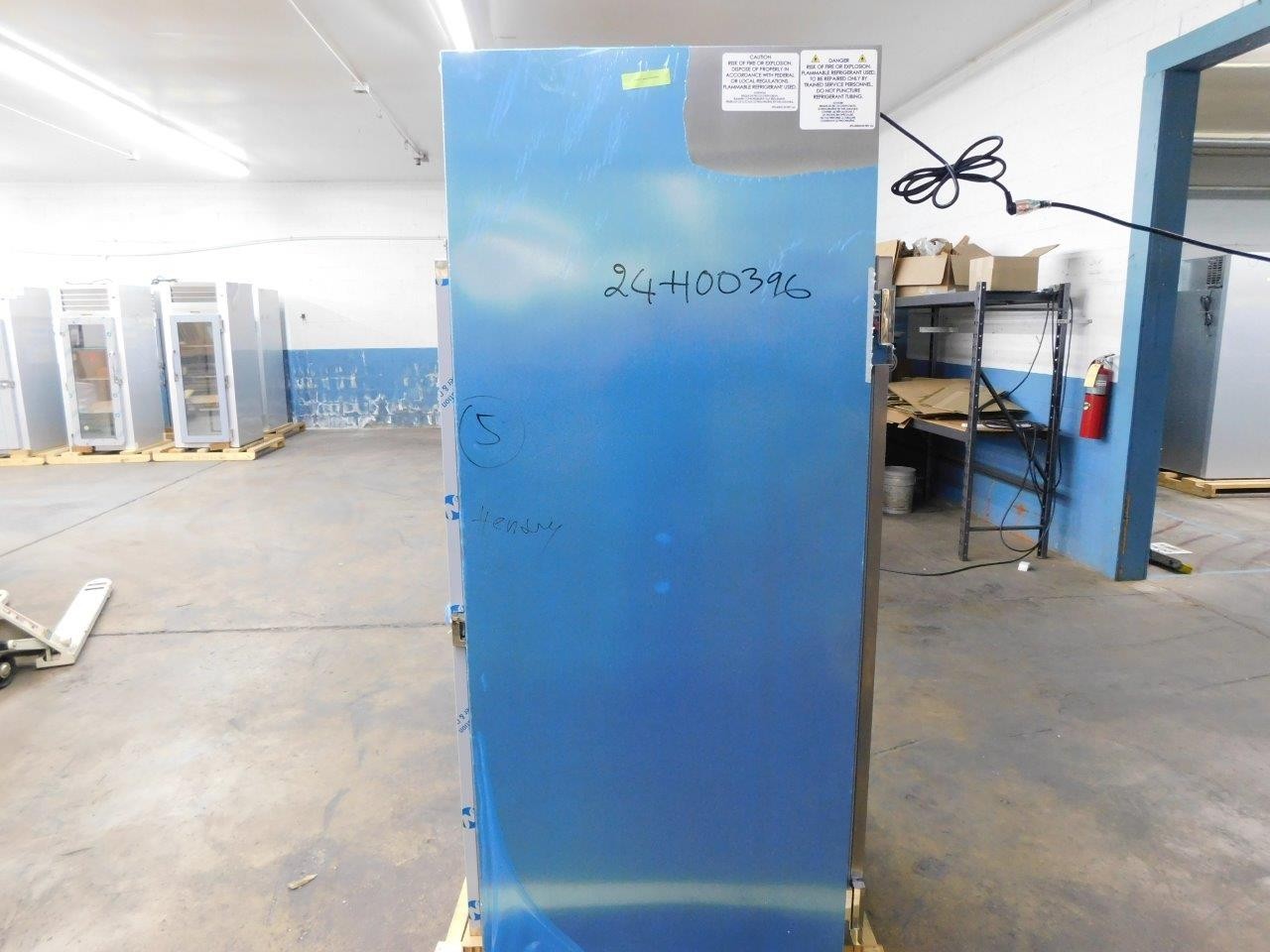 5873 New Aged Inventory Traulsen Pass Thru Extra Racks, AHT132NPUT-FHS