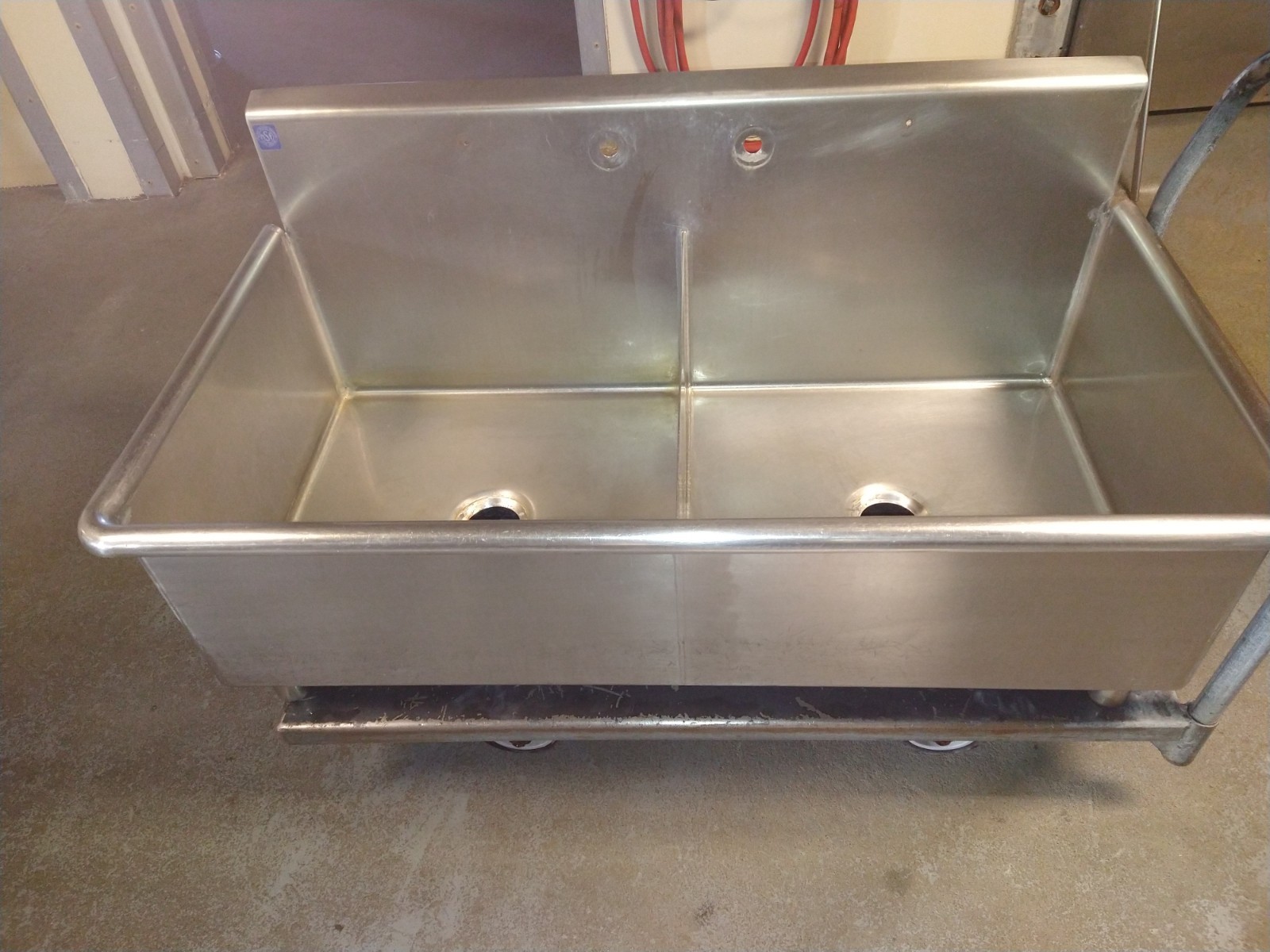 2 Compartment Stainless Steel Floor Model Compartment Sink NSF Approved 10″