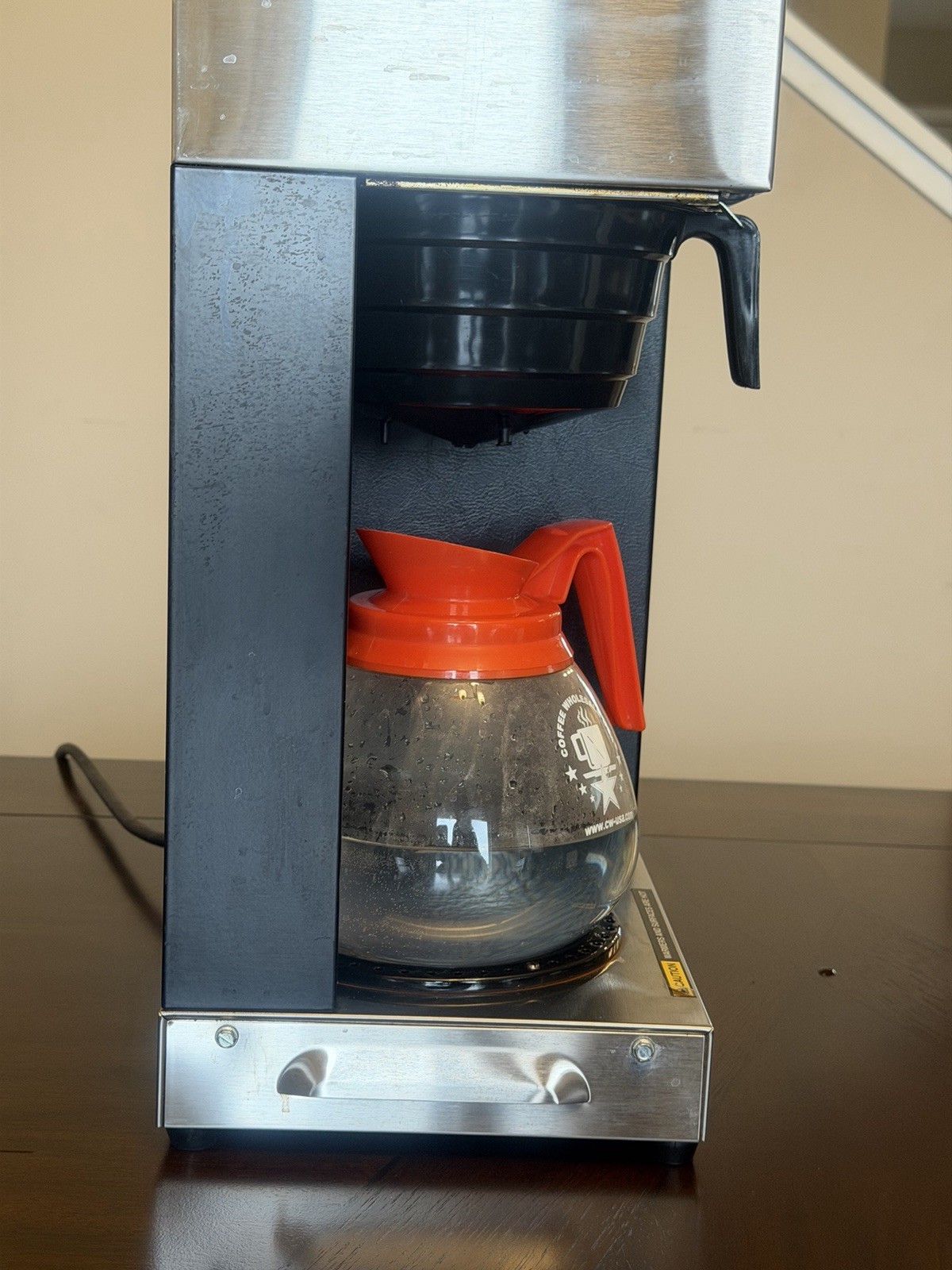 BUNN VPS 0048854 – 12 Cup Pourover Commercial Coffee Maker – 3 Warming Stations.