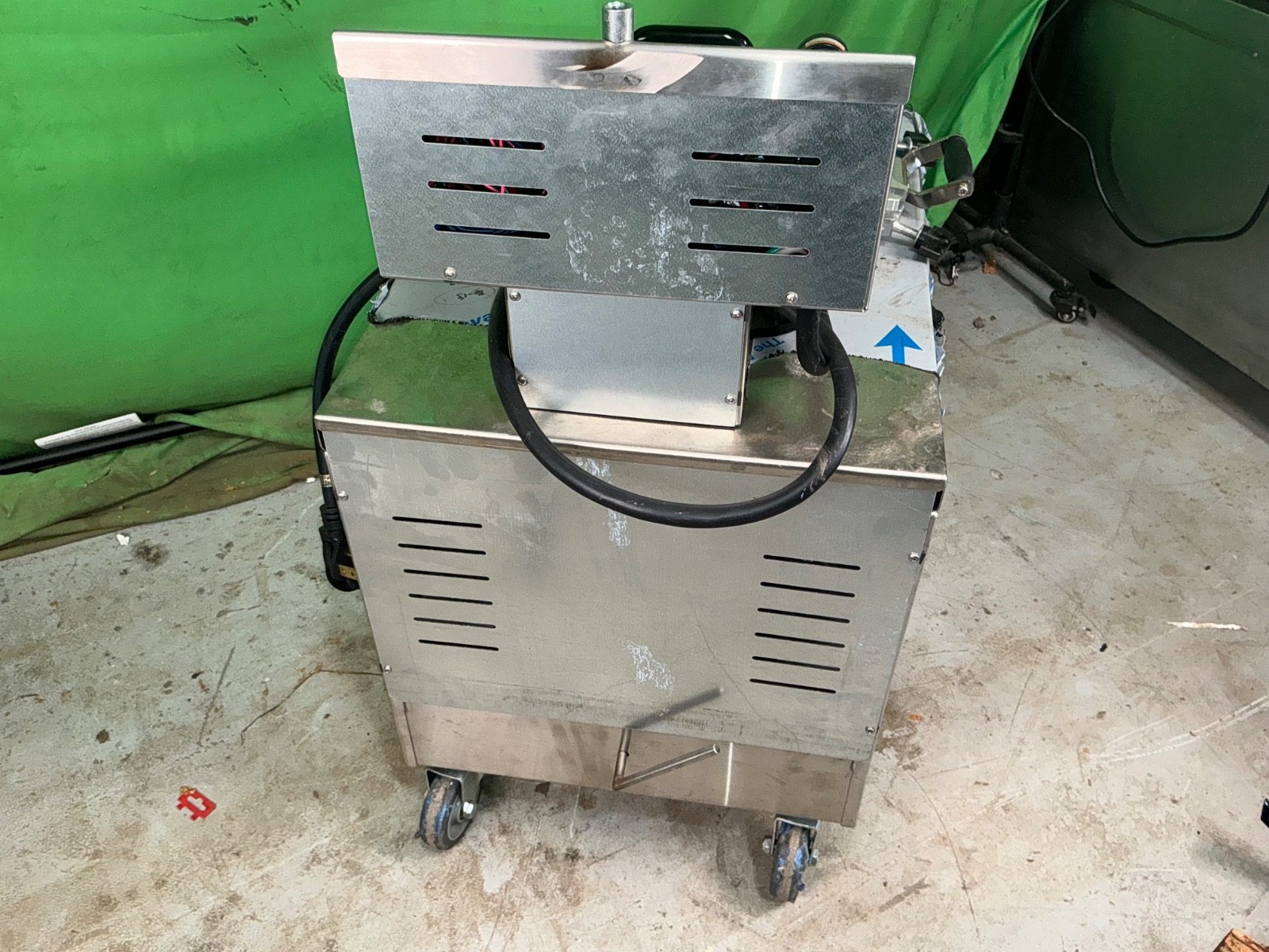 Smokaroma 62412-05B Ozarka Electric Pressure Smoker New Uncrated 208/240V 2200