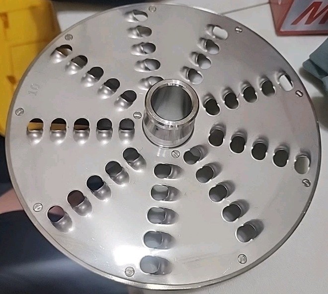 UNBRANDED VEGETABLE/CHEESE SLICER GRATER 10MM BLADE READ DESCRIPTION