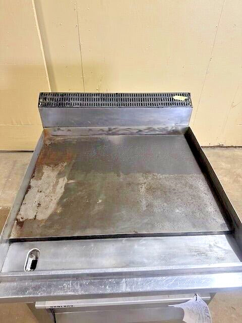 GARLAND M48R STAINLESS STEEL COMMERCIAL GRIDDLE W/ STANDARD OVEN BASE ON CASTERS