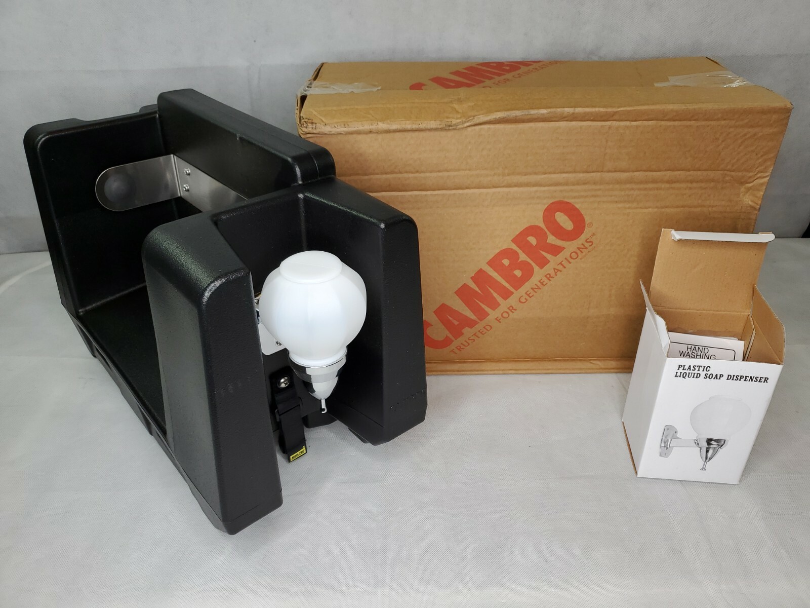 Cambro Eahwapr110 Handwashing Accessory With Paper Towel Roll Dispenser Black