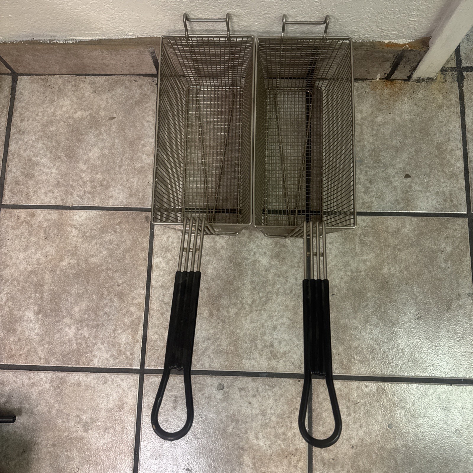 2x Restaurant Deep Fryer Baskets – 13.25″ x 6.5″ x 5.75″ deep Heavy Duty – New