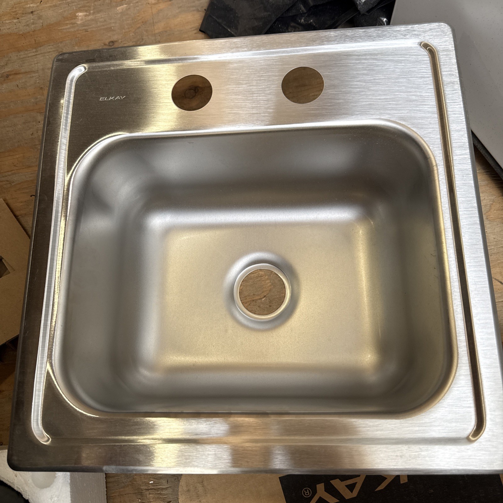 Elkay Dayton Stainless Steel 15″ x 15″ x 6″ Drop-in B(open box)
