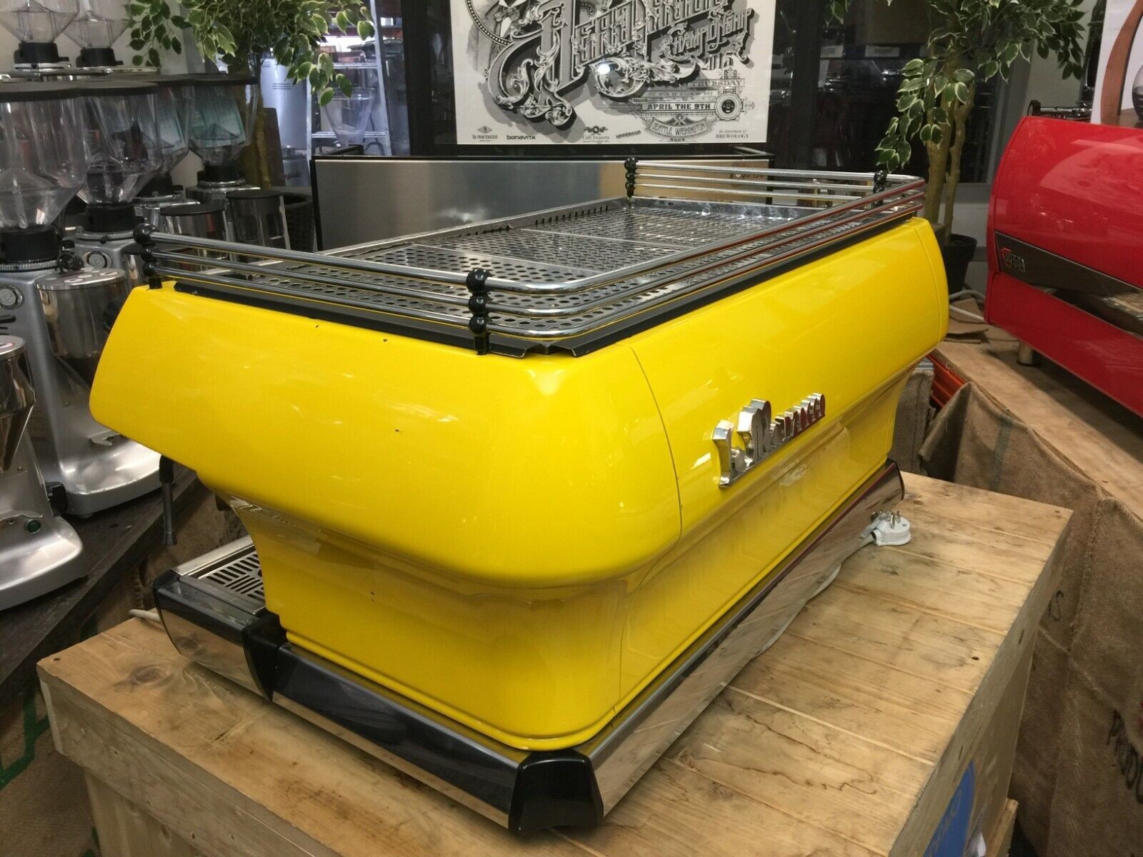 LA MARZOCCO FB80 3 GROUP YELLOW BLACK ESPRESSO COFFEE MACHINE COMMERCIAL CAFE