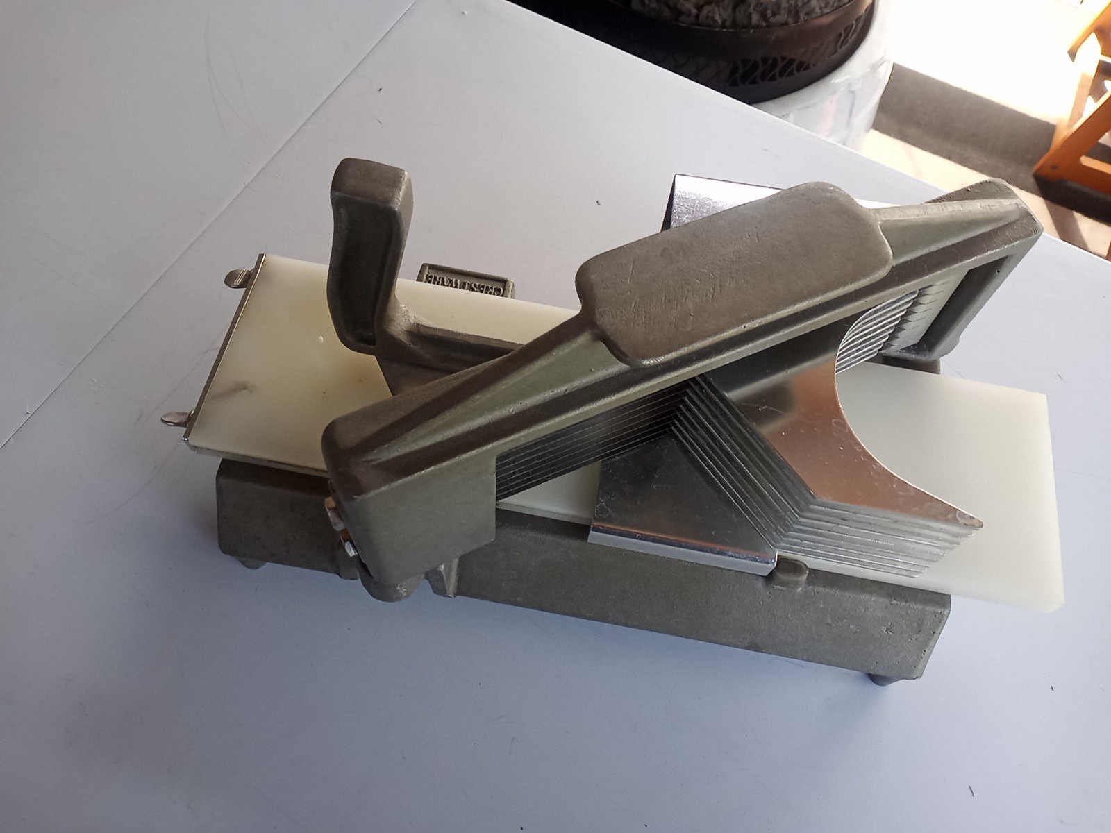 Crestware SLT 1/4″ Easy Tomato Slicer Cutter Commercial Made In USA Nemco NICE