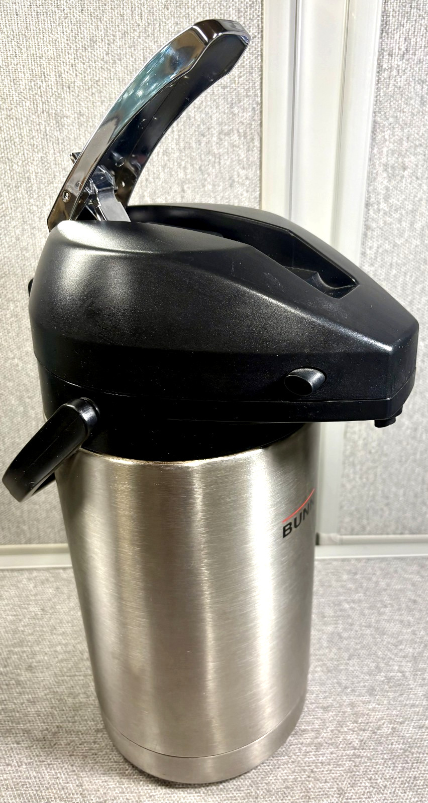 BUNN 32130.0000 3.0-Liter Lever-Action Airpot Stainless Steel 102oz Nice