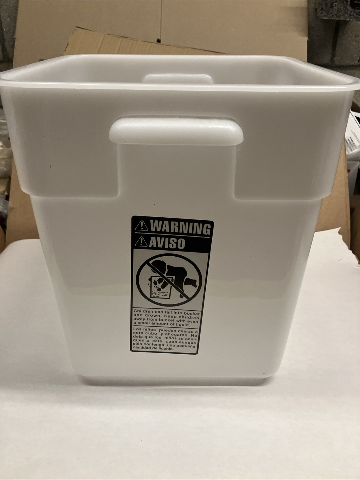 Cambro 18SFSP148 White Poly 18 Qt CamSquare Food Storage Container