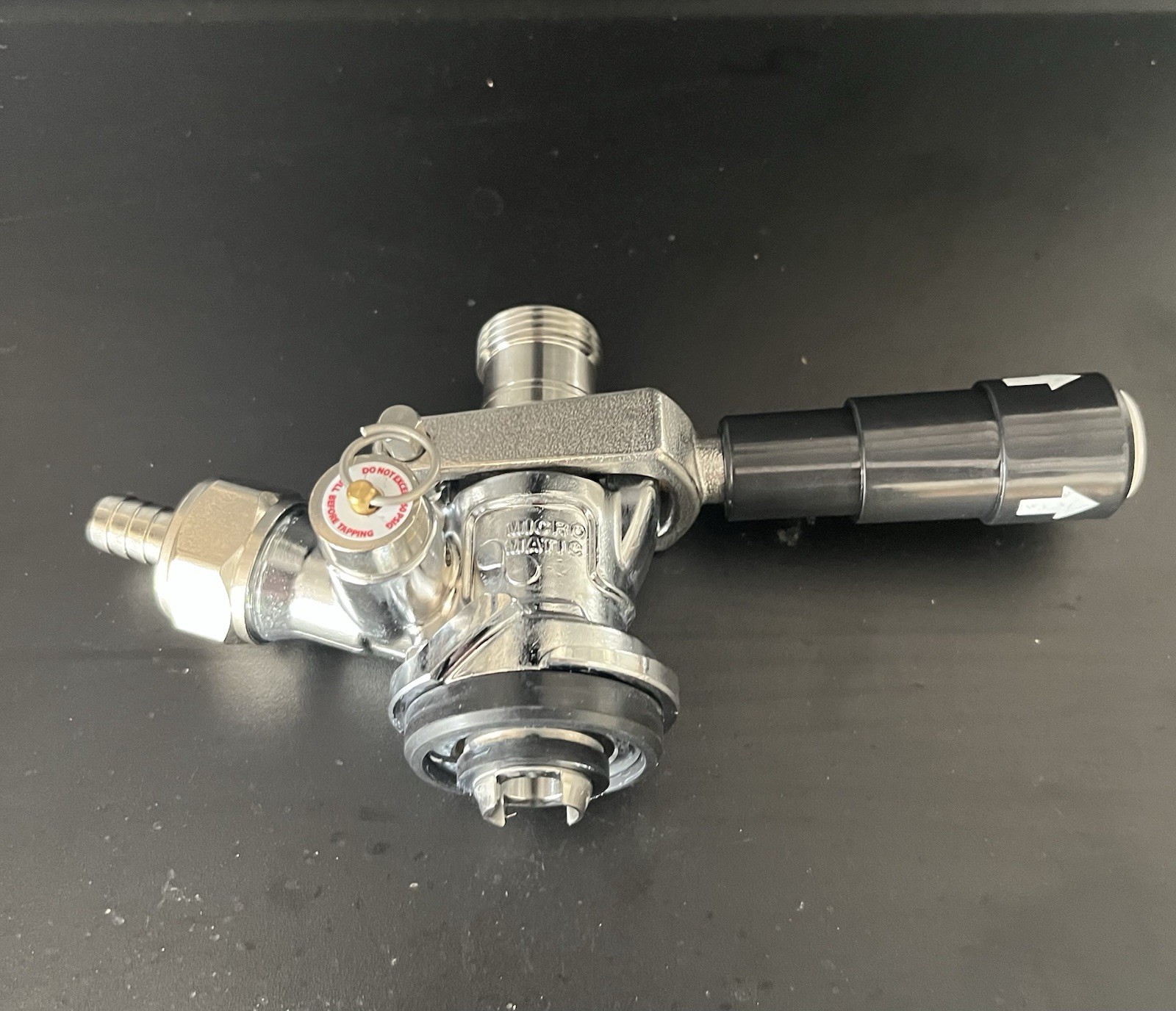 Keg coupler Black Handle D System Model 7485BS