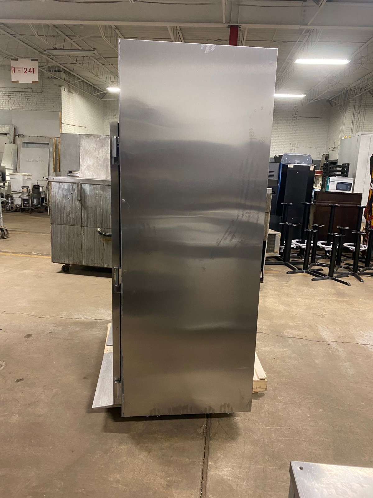 Traulsen Heat Holding Cabinet-AIH232L-FHS 74.3 Cu. Ft. Two Section Roll Thru