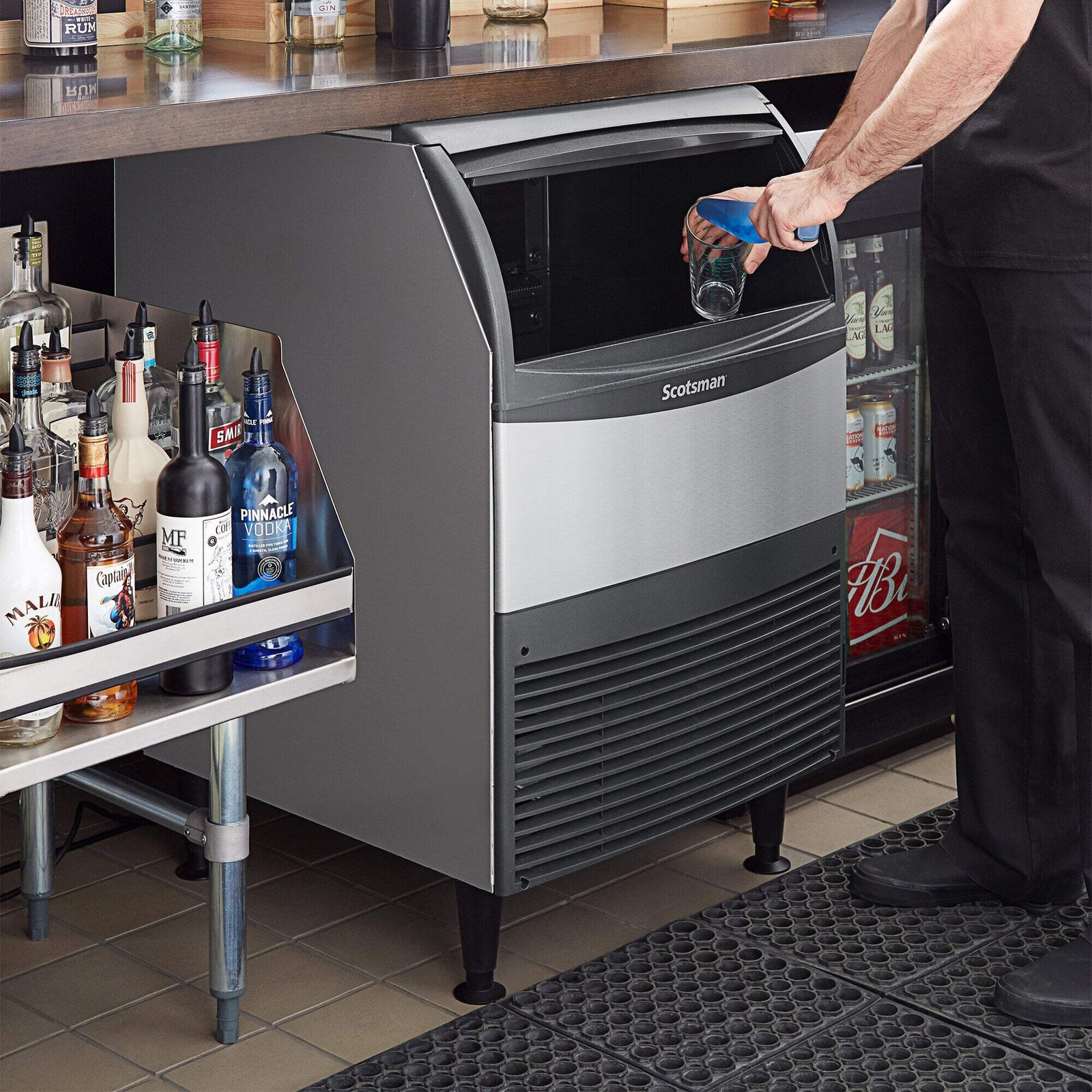 Scotsman Air Cooled Undercounter Medium Cube Ice Machine – 282 lb.
