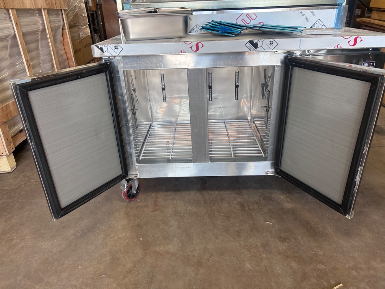 Chineng 2 Door Refrigerated Cooler 47″ Table Pizza Sandwich Prep Station 9 Bin