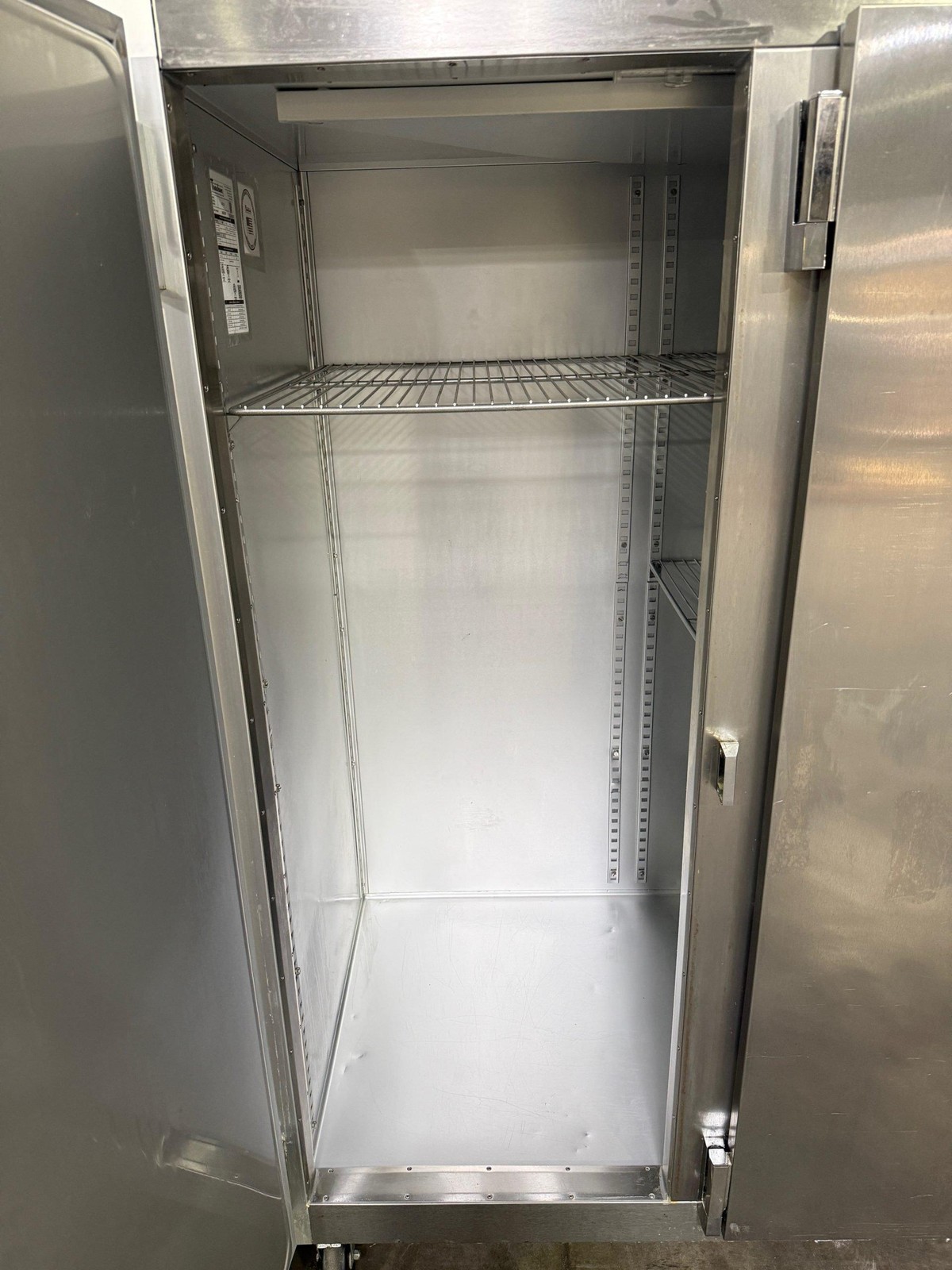 2024 TRAULSEN G31313 76 3/8″ 3 SOLID DOOR REACH IN FREEZER