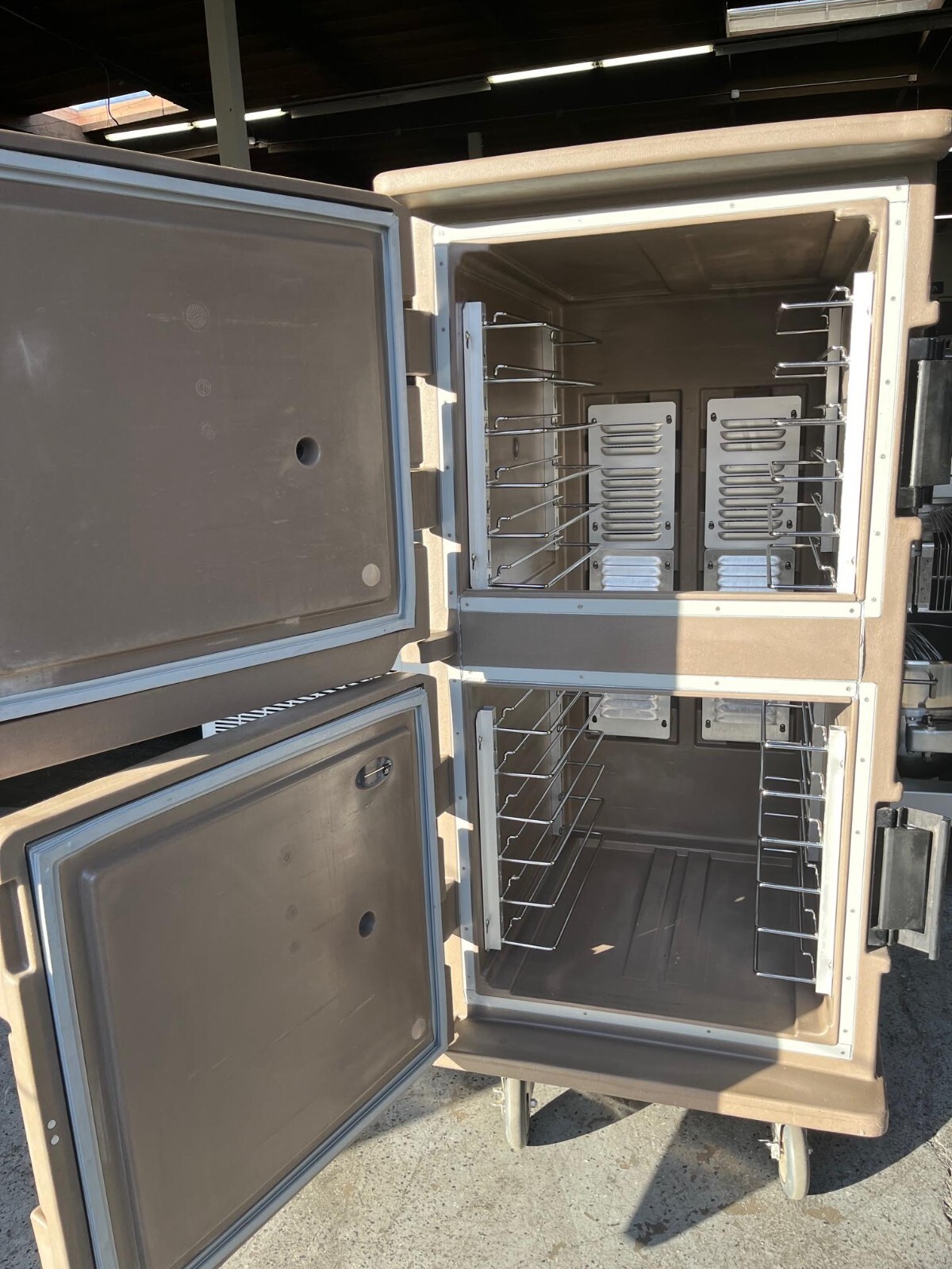 Hot Food Heated Holding Cabinet Transport Warmer 120V Cambro CMBH1826TS #1624
