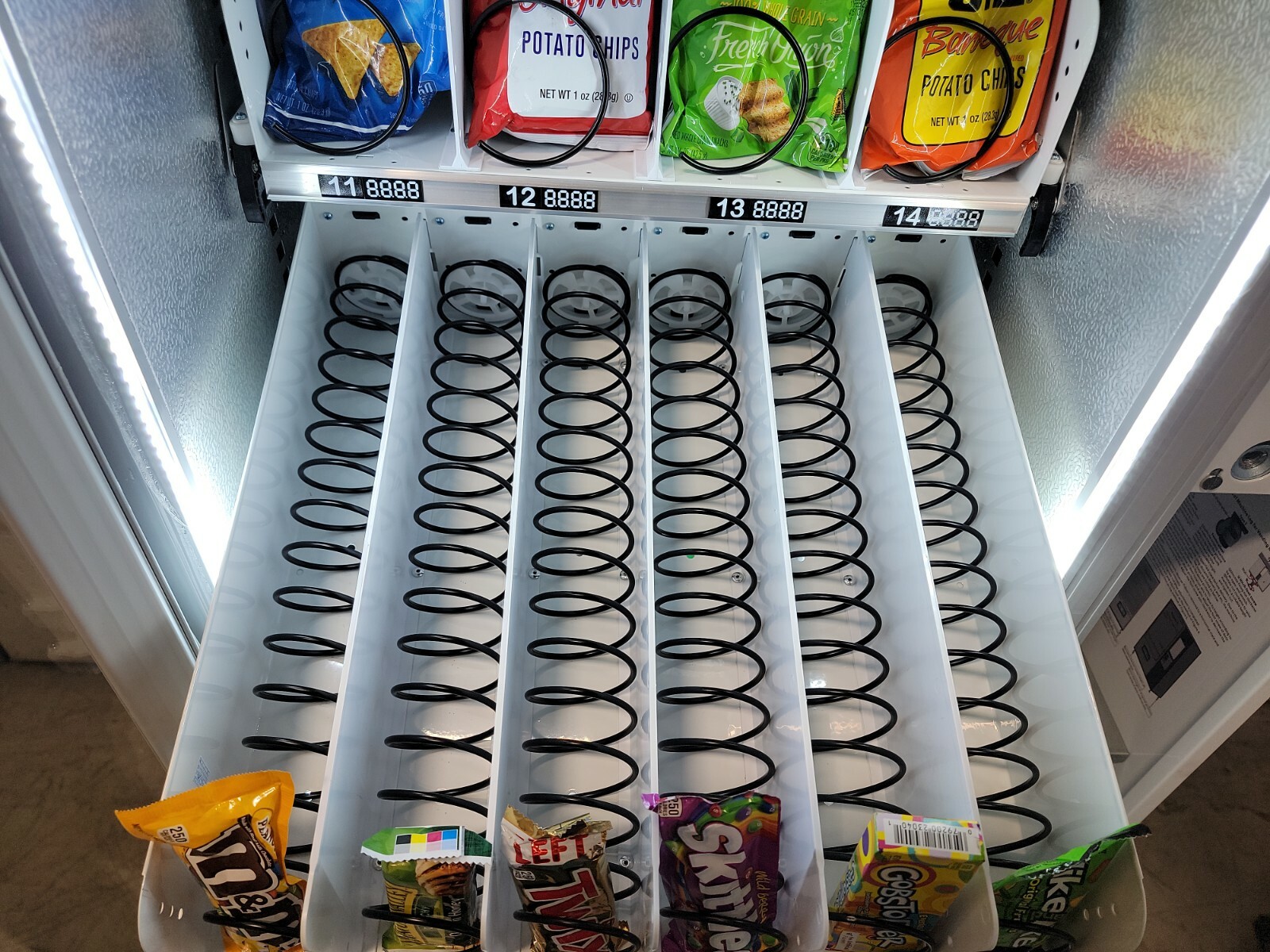 COMBO VENDING MACHINE BRAND NEW WITH 1 YEAR WARRANTY SLIM TVC-VC COMBO