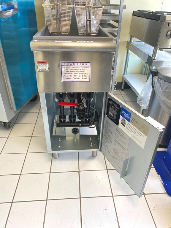 Fryer/ NEW Champion 45 LB Deep Fryer/ Gas / 16.5″ x 32″ X 42″ H