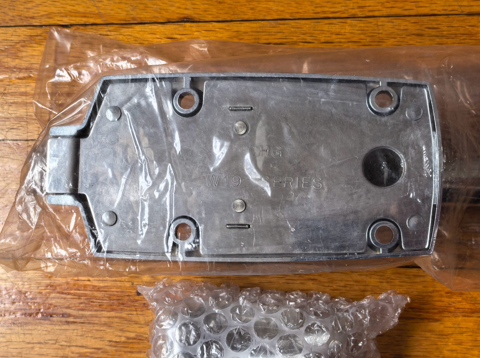 CHG W19-1000 Walk-in Door Latch Assembly Brand New Polished Chrome.