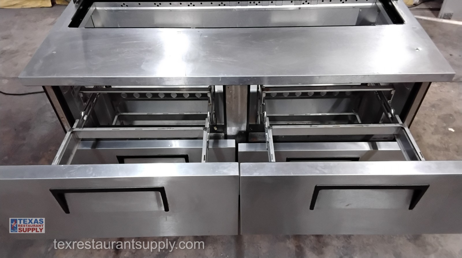 True TSSU-60-16D-4-HC 60″ Refrigerated Sandwich Prep Table with 4 Drawers