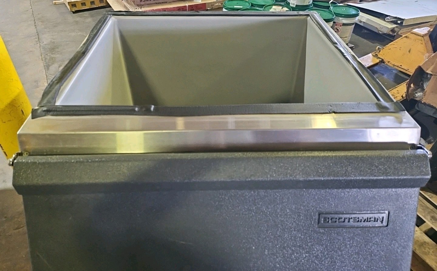 HTB555 Scotsman 420 lb Cap Modular Ice Storage Bin – Clean!