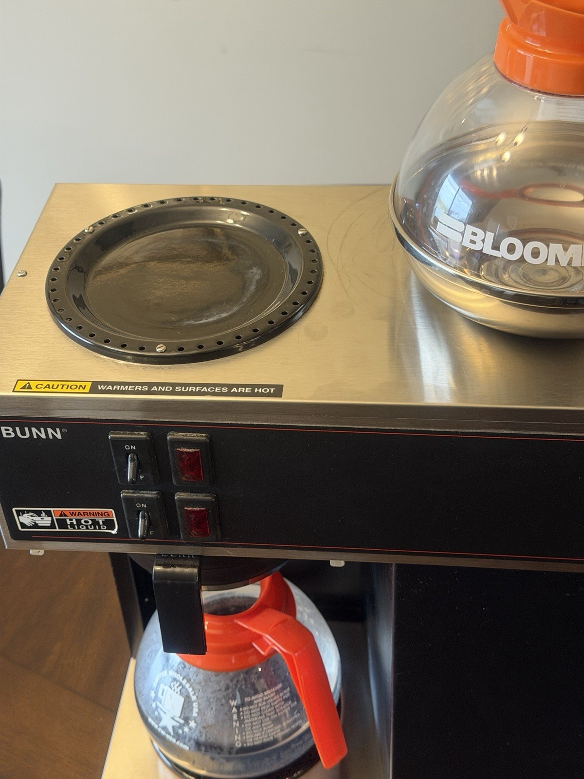 BUNN VPS 0048854 – 12 Cup Pourover Commercial Coffee Maker – 3 Warming Stations.