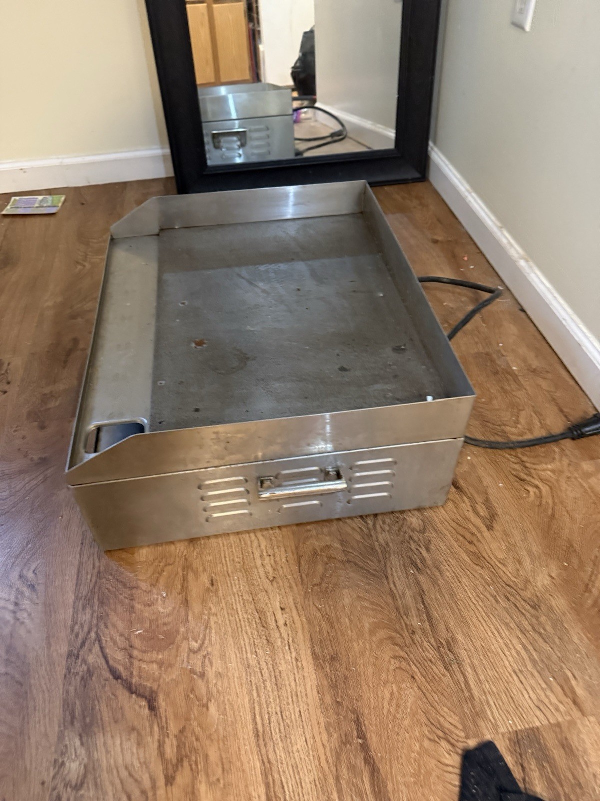 Waring WGR240X 24 in x 16 in Countertop Electric Griddle 240V Read