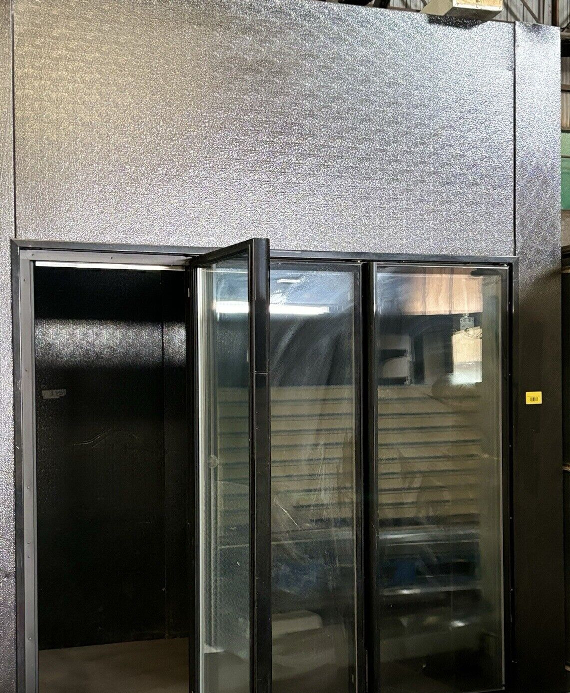 Used walk in cooler 3-glass display doors with new refrigeration system – A00563