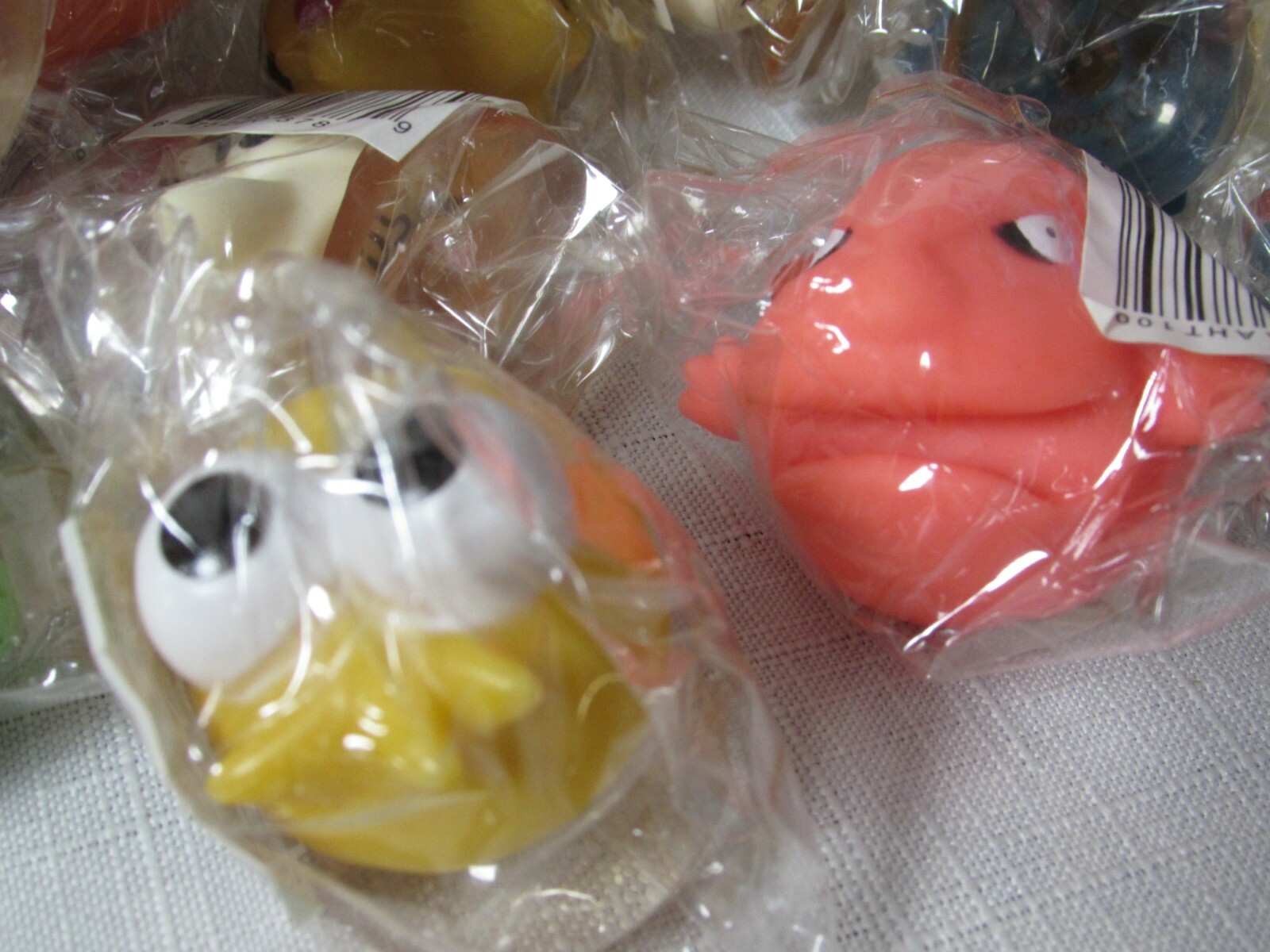 ANIMOLDS 200 TOYS BULK LOT MIX PARTY FAVOR SUCTION CUP ANIMALS FACES GIFTS