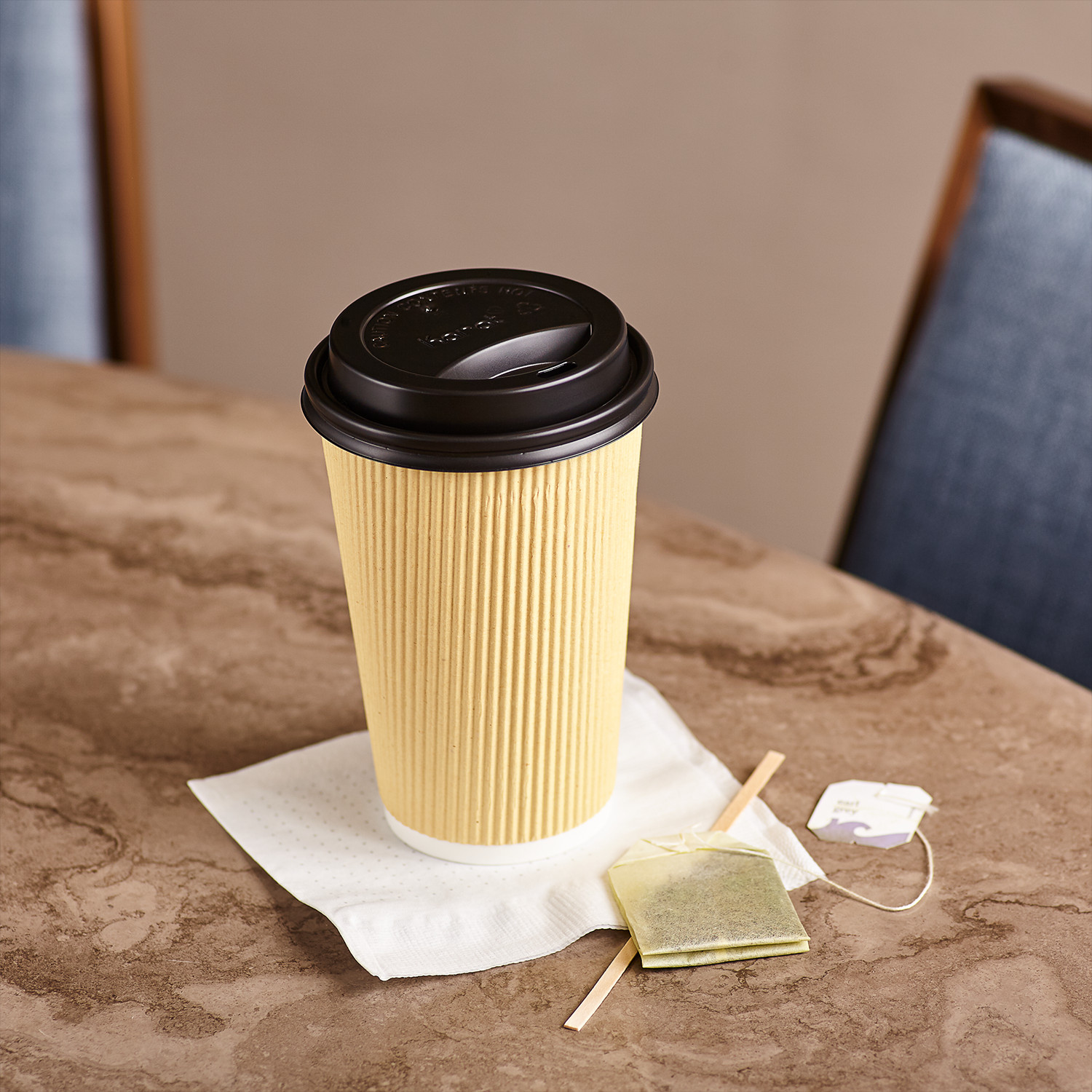 Karat 10-24 oz. Sipper Dome Lid – Black (90mm) – 1,000 ct, C-KDL516B-PP
