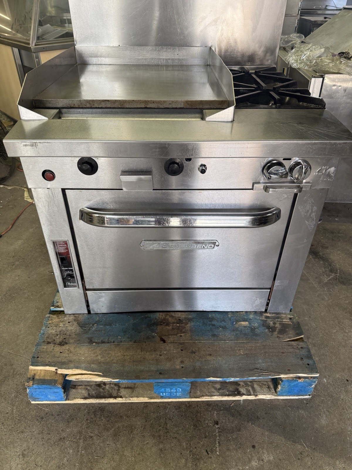 SOUTHBEND 24” GRIDDLE AND 2 BURNER STOVE LP GAS COMMERCIAL RANGE USED GRILL OVEN