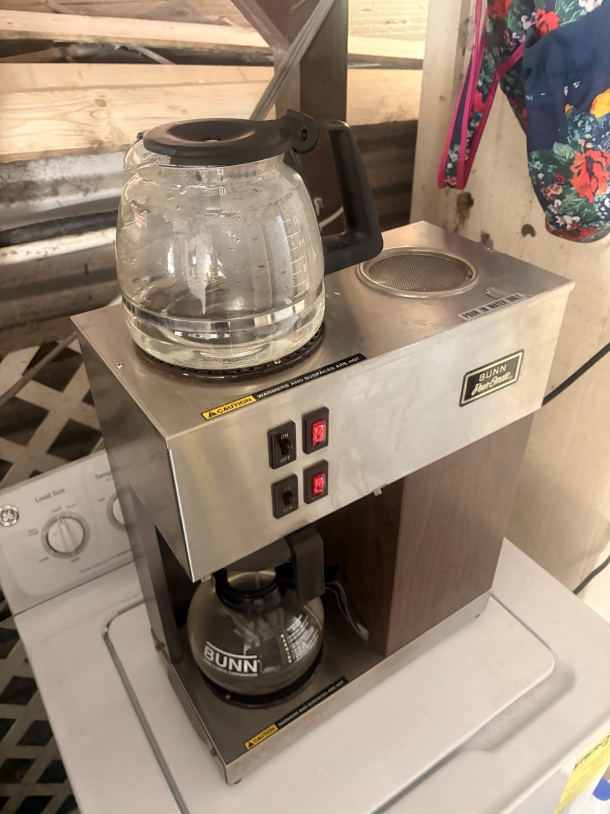 BUNN Commercial Decanter Coffee Brewer 2 Warmers Cup Warming 2 Decanters