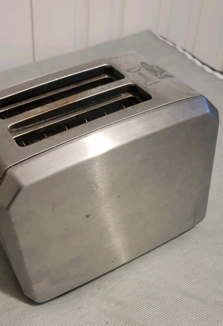 WARING Pro 2-Slice Toaster– Brushed Stainless Steel Silver Cooks Bagels