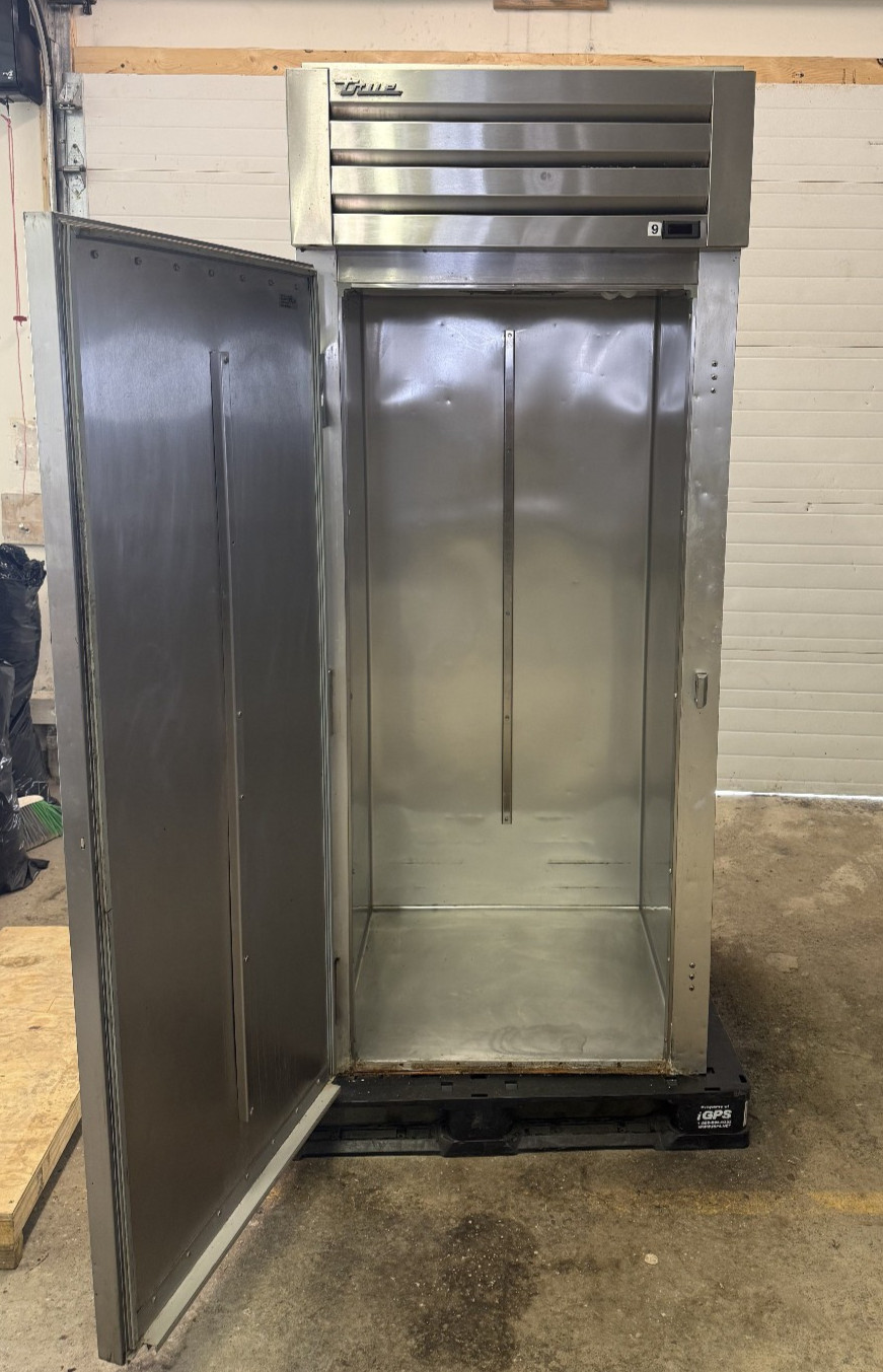 True STG1RRI-1S Spec Series 35″ Solid Door Roll-In Refrigerator