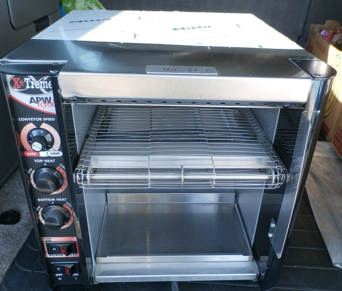NEW APW Wyott XTRM-2 X*treme Radiant Conveyor Toaster 800 Slices/hr – 240v