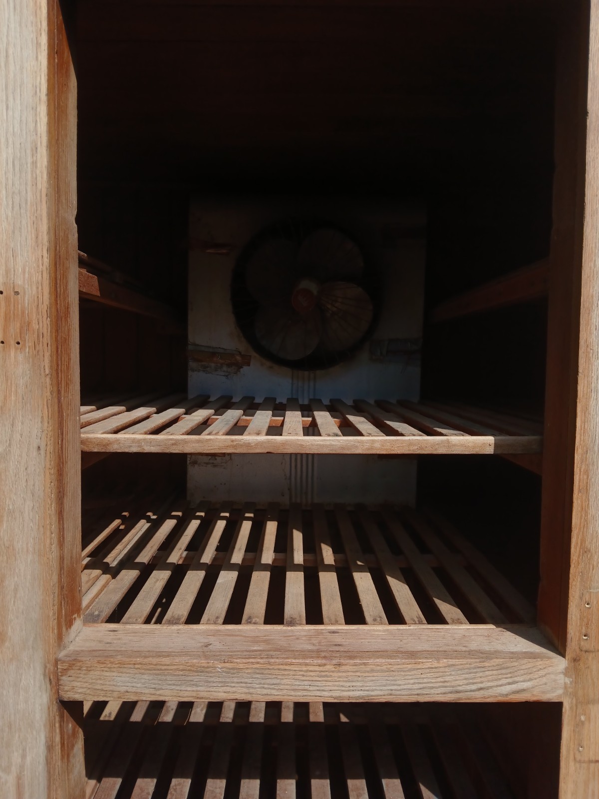 McCray Refrigerator Co. U.S. No. 65 Commercial Wooden Refrigerator W-950-QM-3636