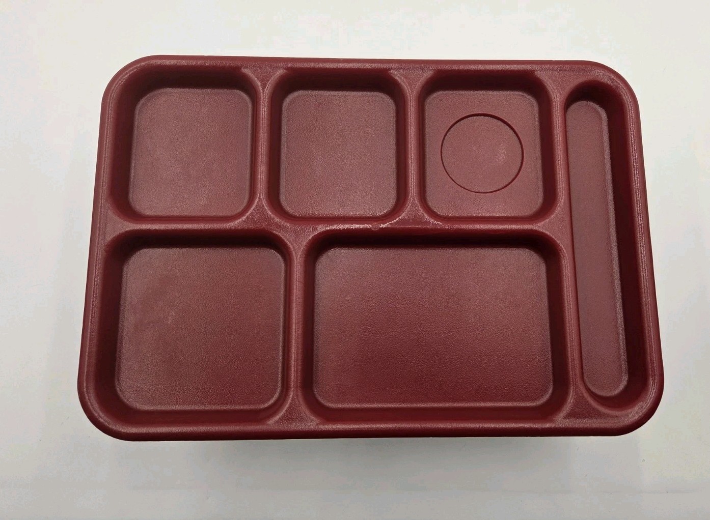 Lot of 12 Cambro 10146CW Camwear 6-Compartment Cafeteria Trays Burgundy/Maroon