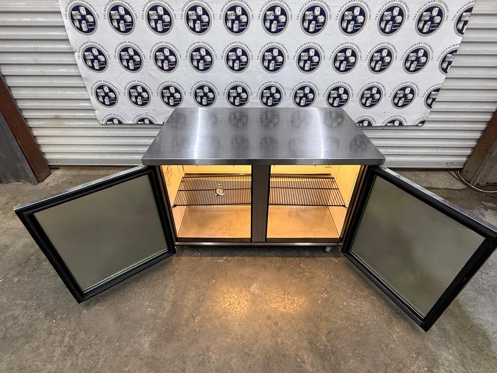True TUC-48G-FGD01 48 3/8″ Undercounter Refrigerator with Glass Doors