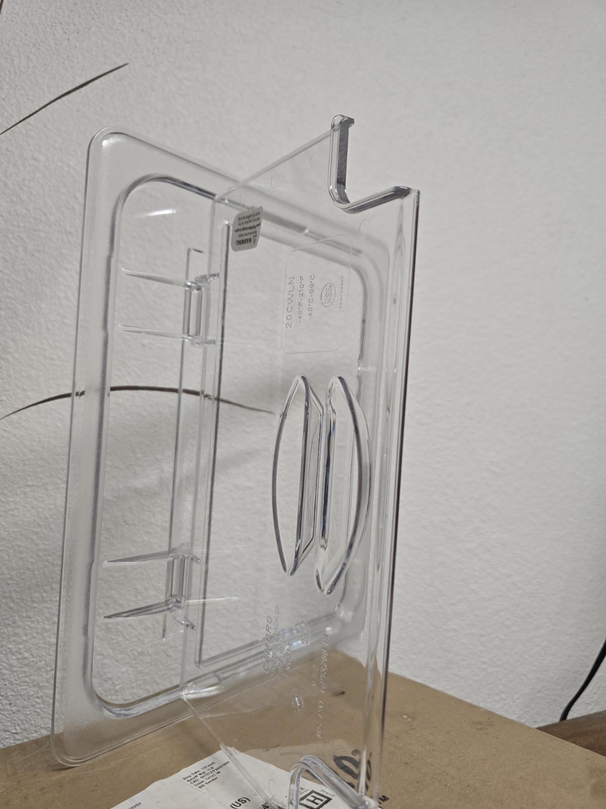 Cambro 20CWLN135 Camwear® 1/2 Size Clear Polycarbonate FlipLid with Spoon Notch