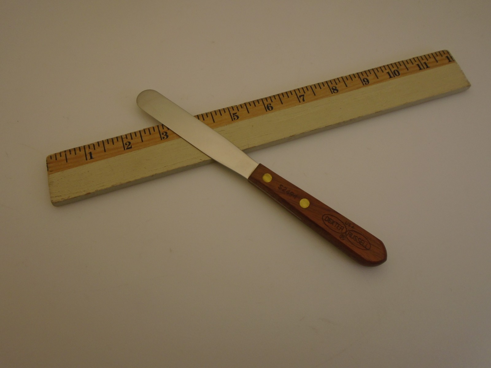 Dexter USA Wood Handle S2494 Flex Round Tip Petite Bakers Spatula Froster 4 inch