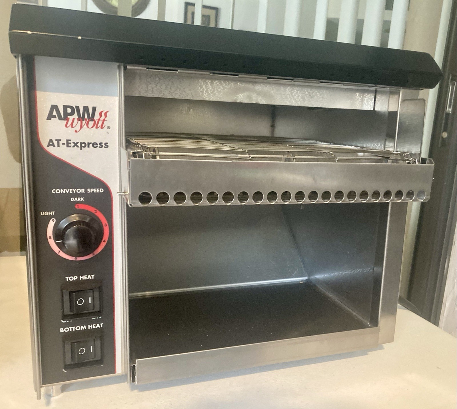 Heavy Duty APW Wyott AT Express Radiant Conveyor Toaster 120 V TESTED Kitchen