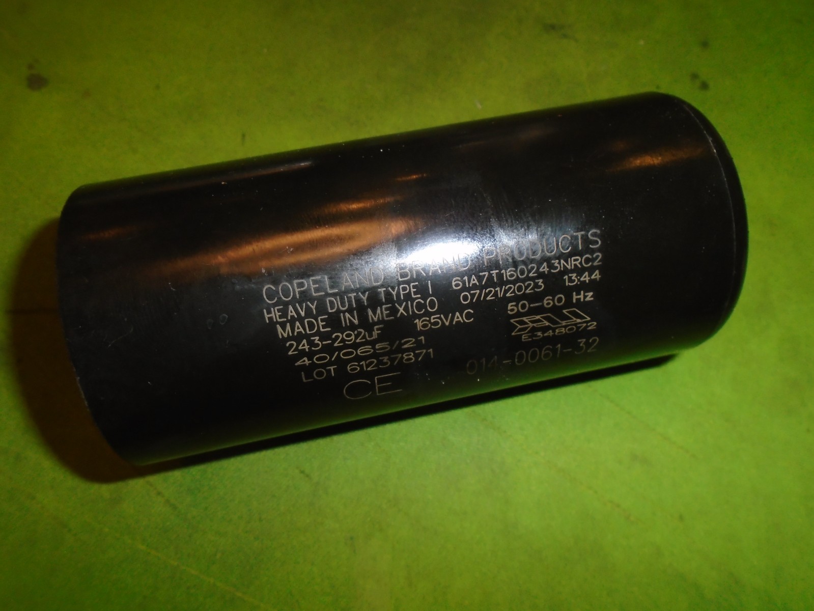 Copeland Start Capacitor | Round | 165V 50-60 Hz 243-292uF 014-0061-32